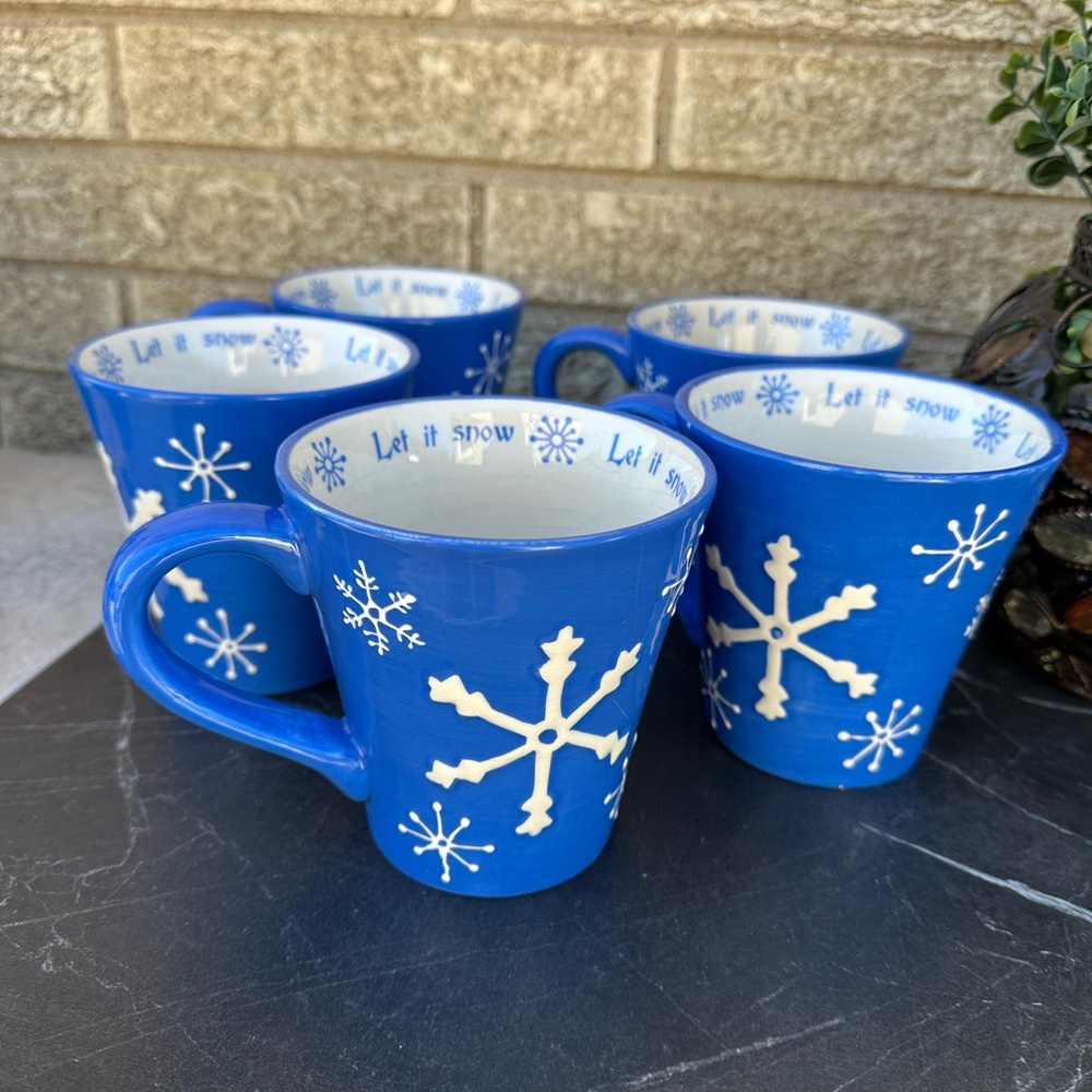 St Nicholas Square 4 mugs blue and white 10 onz